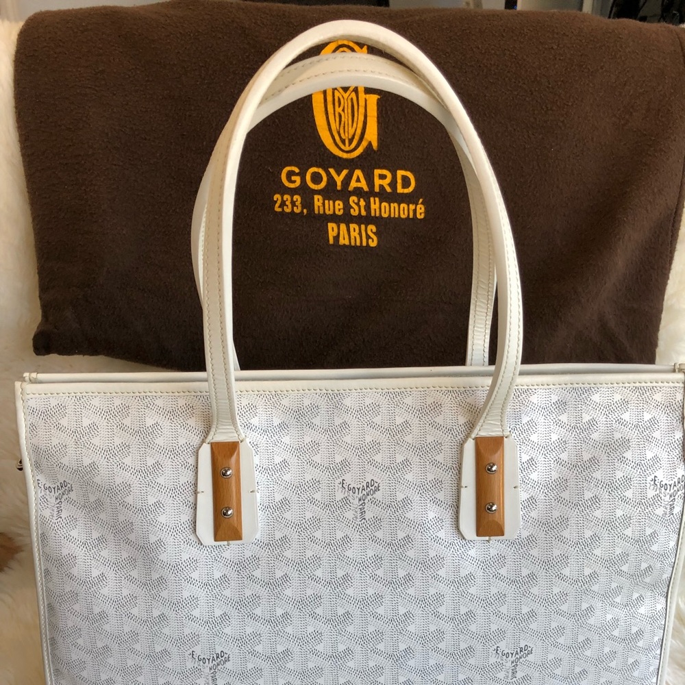 Meet your Posher, Elise